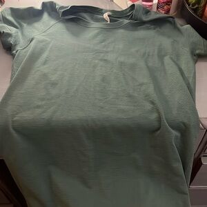 Lululemon Tshirt